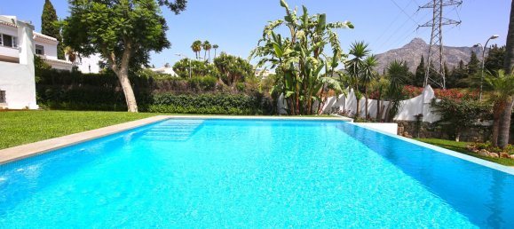5 bedrooms Townhouse in Marbella, Spain No. 119429 4