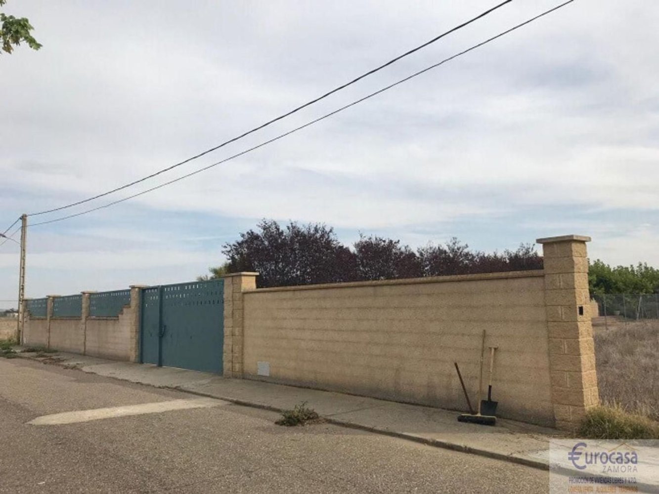 1450m² Land in Villaralbo, Spain No. 71153