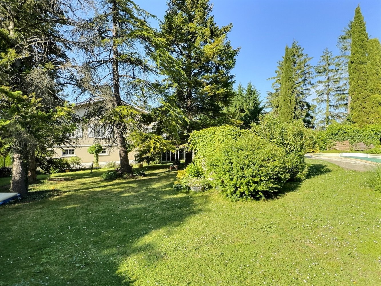 Casa de 4 dormitorios en Saix, France No. 322490