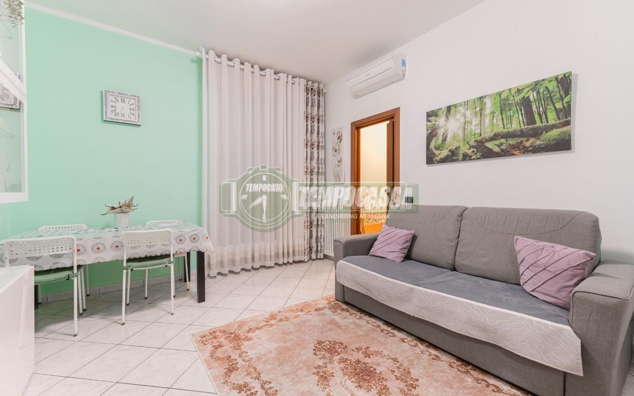 2-salle Appartement à Vignate, Italy No. 70420