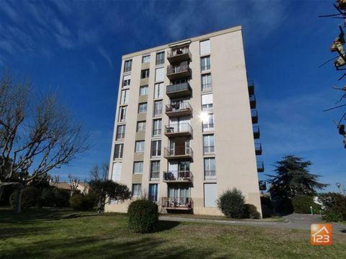 3 bedrooms Condo in Le Pontet, France No. 6410