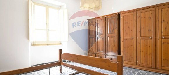 5 rooms Apartment in Macomer, Italy No. 361997 4