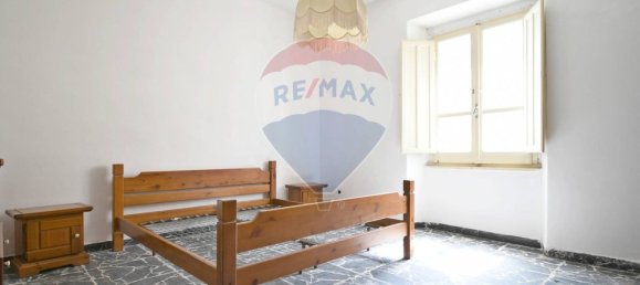 5 rooms Apartment in Macomer, Italy No. 361997 3