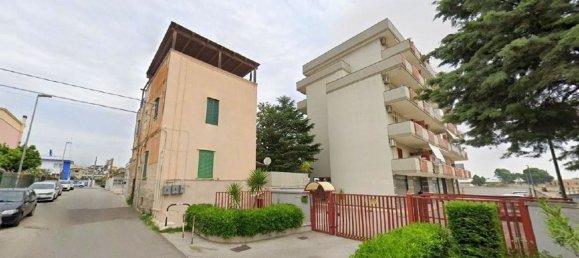 Apartamento de 3 dormitorios en Bari, Italy No. 377951 2