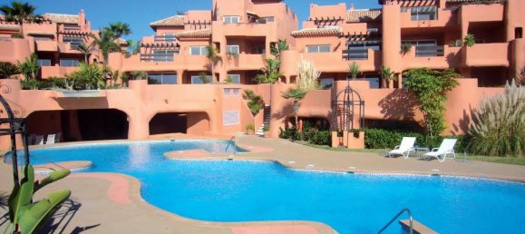 Apartamento de 3 dormitorios en Marbella, Spain No. 9901 4