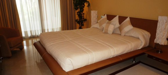 Apartamento de 3 dormitorios en Marbella, Spain No. 9901 8