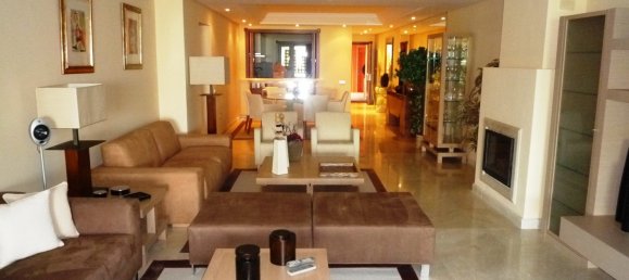 Apartamento de 3 dormitorios en Marbella, Spain No. 9901 6