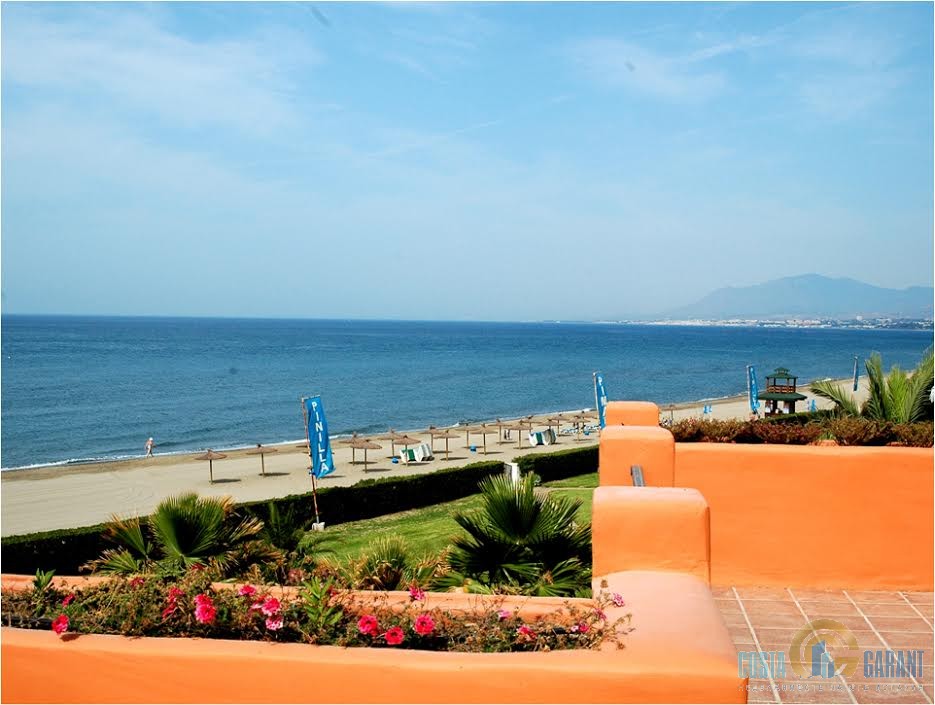 Apartamento de 3 dormitorios en Marbella, Spain No. 9901