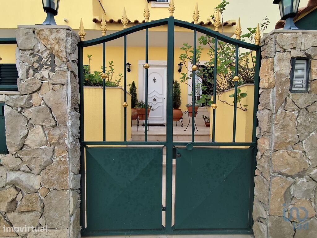 4 bedrooms Villa in Amadora, Portugal No. 122909