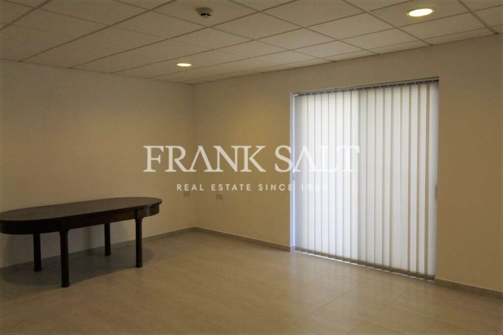 160m² Office in Pieta, Malta No. 12175