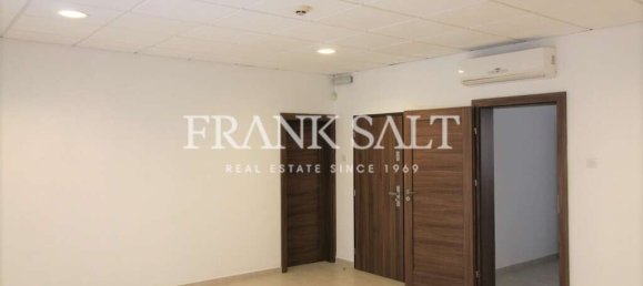 160m² Office in Pieta, Malta No. 12175 23