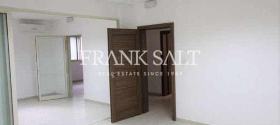 160m² Office in Pieta, Malta No. 12175 14