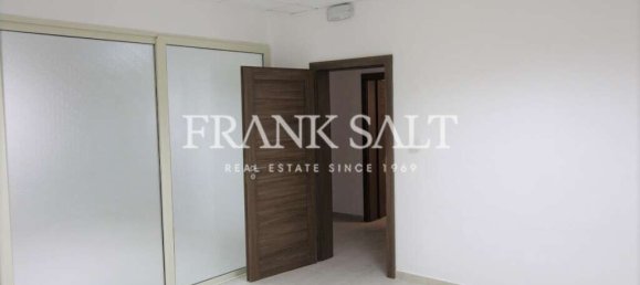 160m² Office in Pieta, Malta No. 12175 41