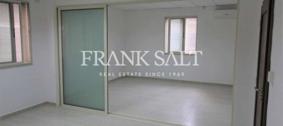 160m² Office in Pieta, Malta No. 12175 45