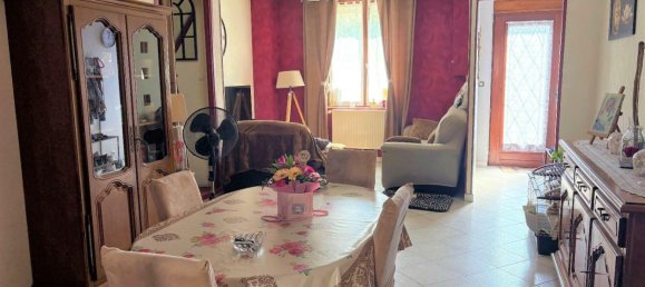 3 bedrooms House in Saint-Quentin, France No. 47759 6