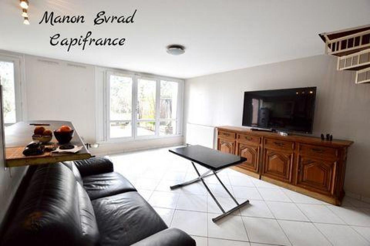 Кондоминиум  с 3 спальнями в Таверни, Франция № 31589