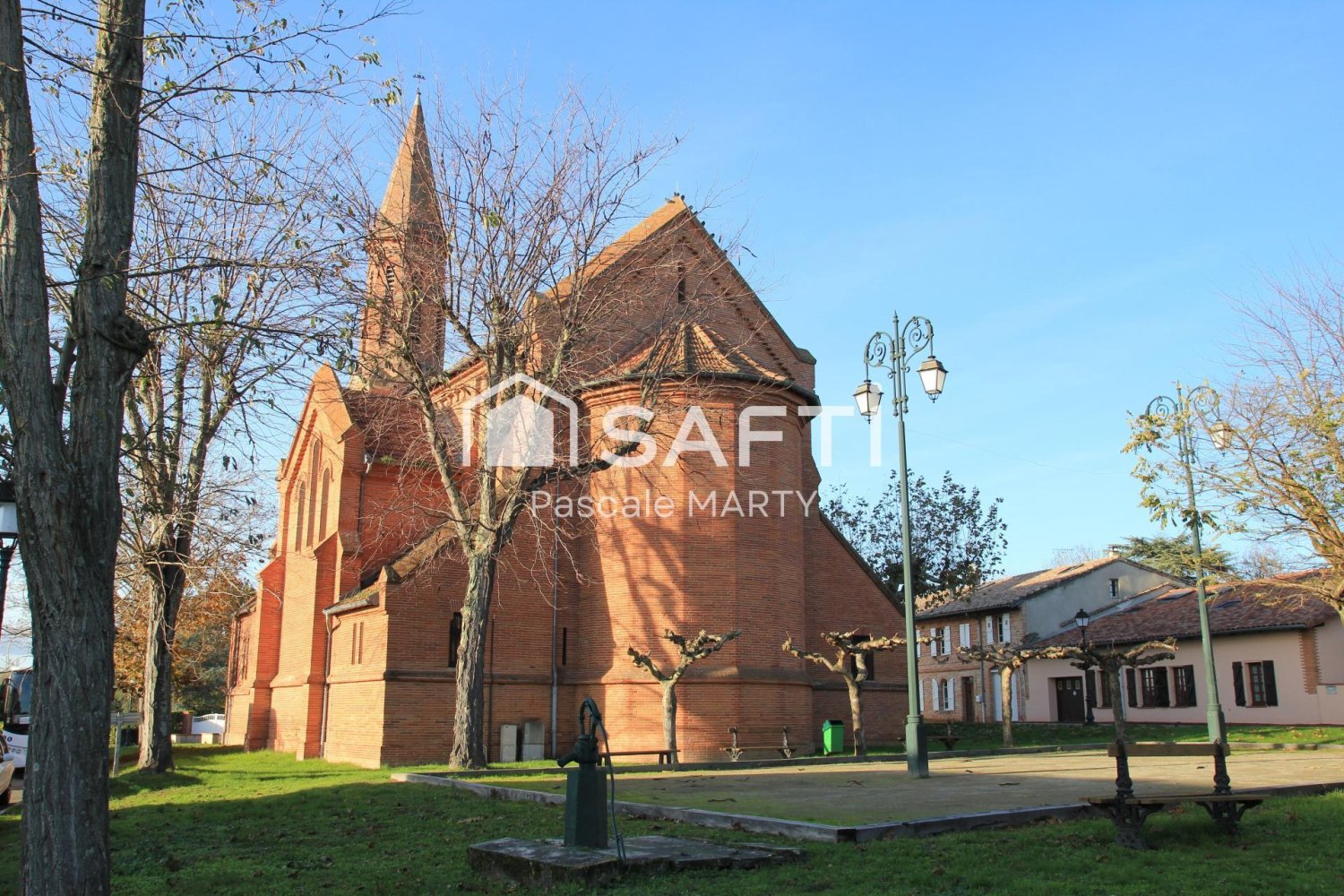  Land in Gargas, France No. 84803