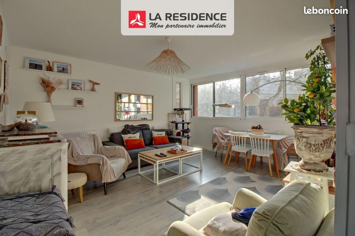 3 bedrooms Apartment in Poissy, France No. 163756