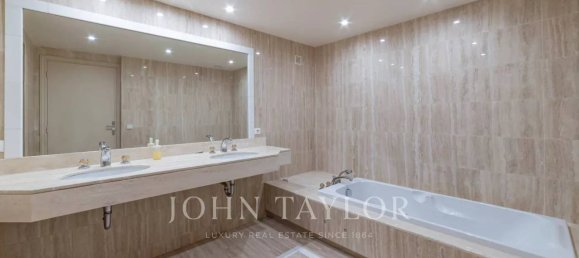 4 bedrooms Villa in Vallauris, France No. 195126 9