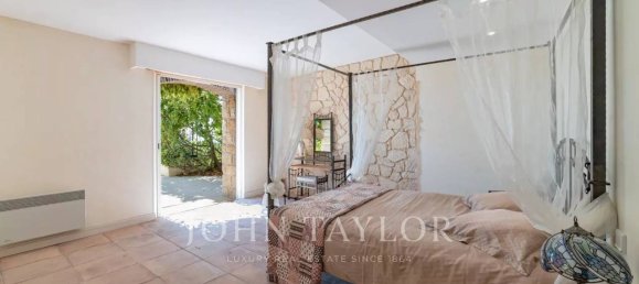 4 bedrooms Villa in Vallauris, France No. 195126 10