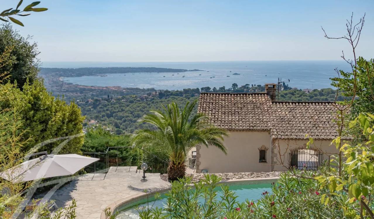 4 bedrooms Villa in Vallauris, France No. 195126