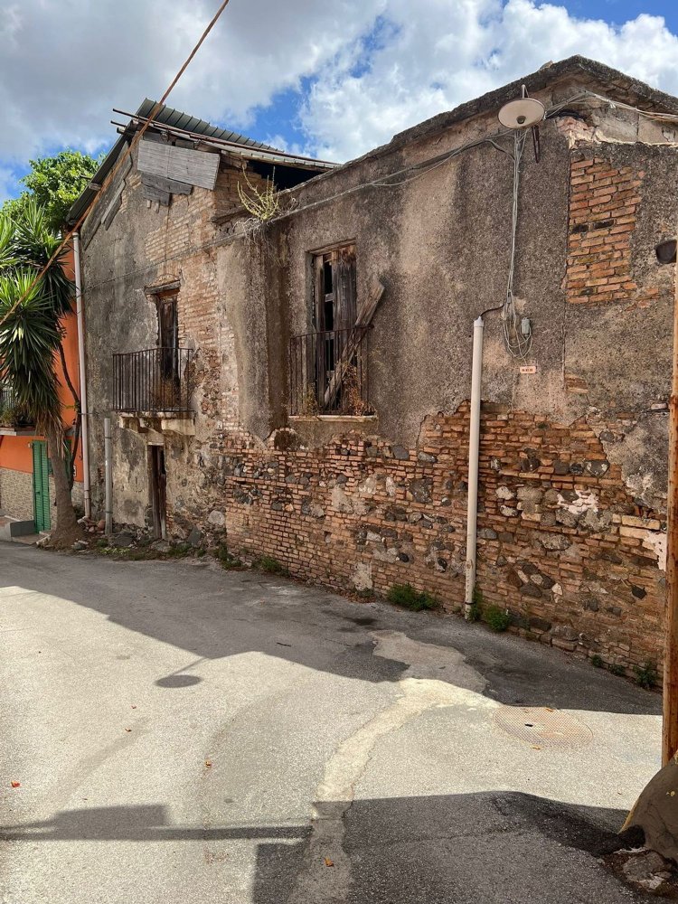 5 bedrooms House in Messina, Italy No. 375057