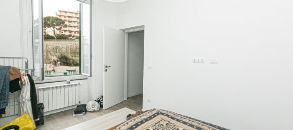 4 rooms Apartment in Genoa, Italy No. 60414 16