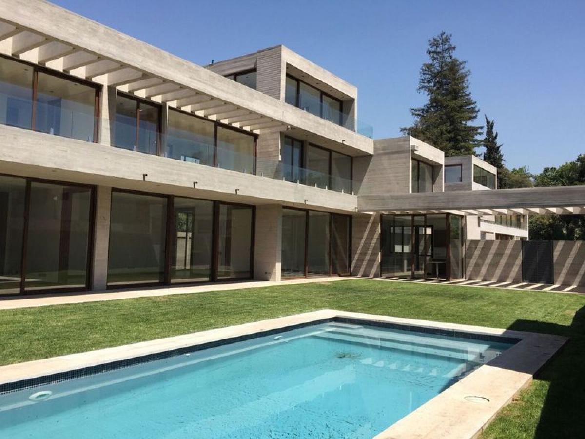 4 bedrooms House in Santiago, Chile No. 1990