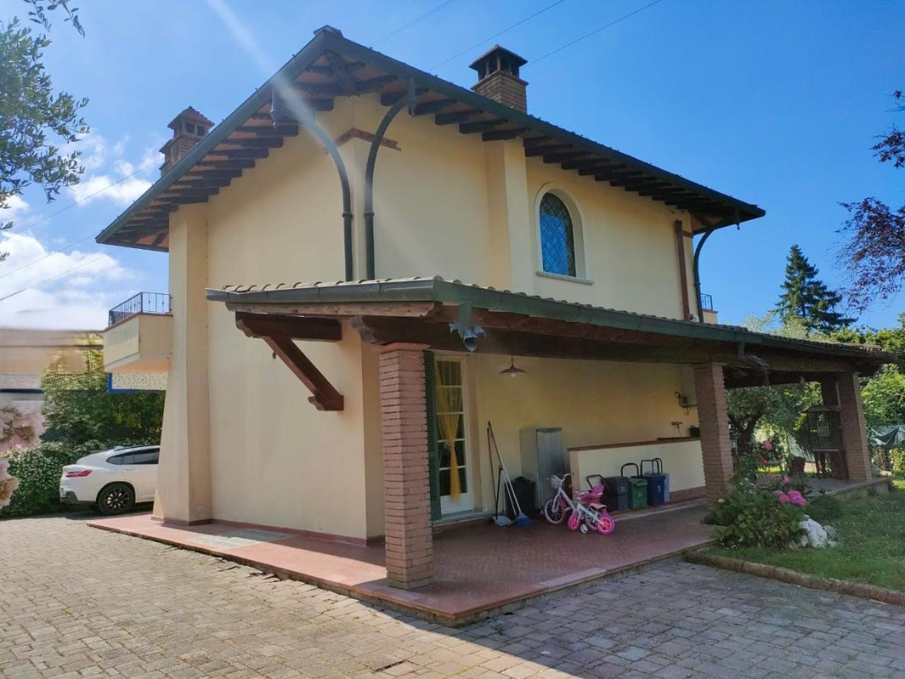 6 rooms Villa in Massa, Italy No. 80467