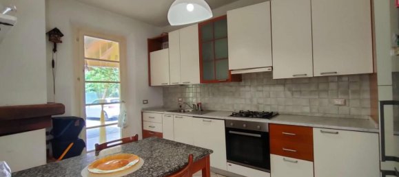 6 rooms Villa in Massa, Italy No. 80467 2