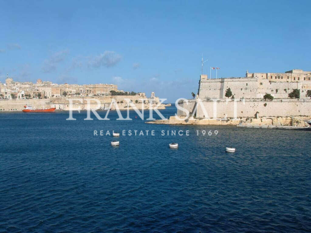 Квартира с 3 спальнями в Сенглеа, Мальта № 3338