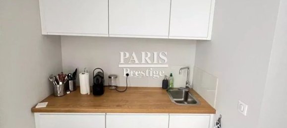 2 rooms Apartment in Paris, France No. 171156 3