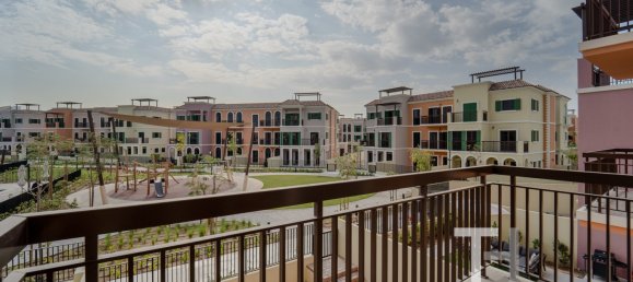 3 bedrooms Townhouse in Jumeirah, UAE No. 28453 9