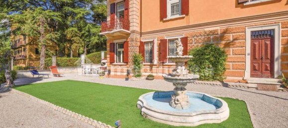 Villa de 2 dormitorios en Gardone Riviera, Italy No. 110407 2