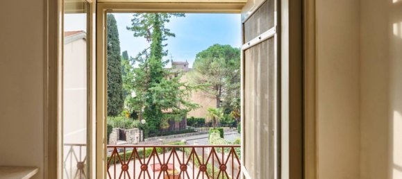 Villa de 2 dormitorios en Gardone Riviera, Italy No. 110407 10