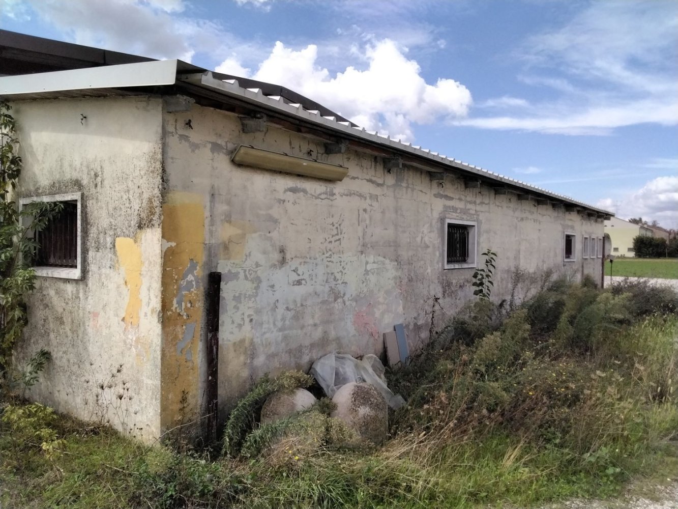 733m² Warehouse in Guastalla, Italy No. 327903