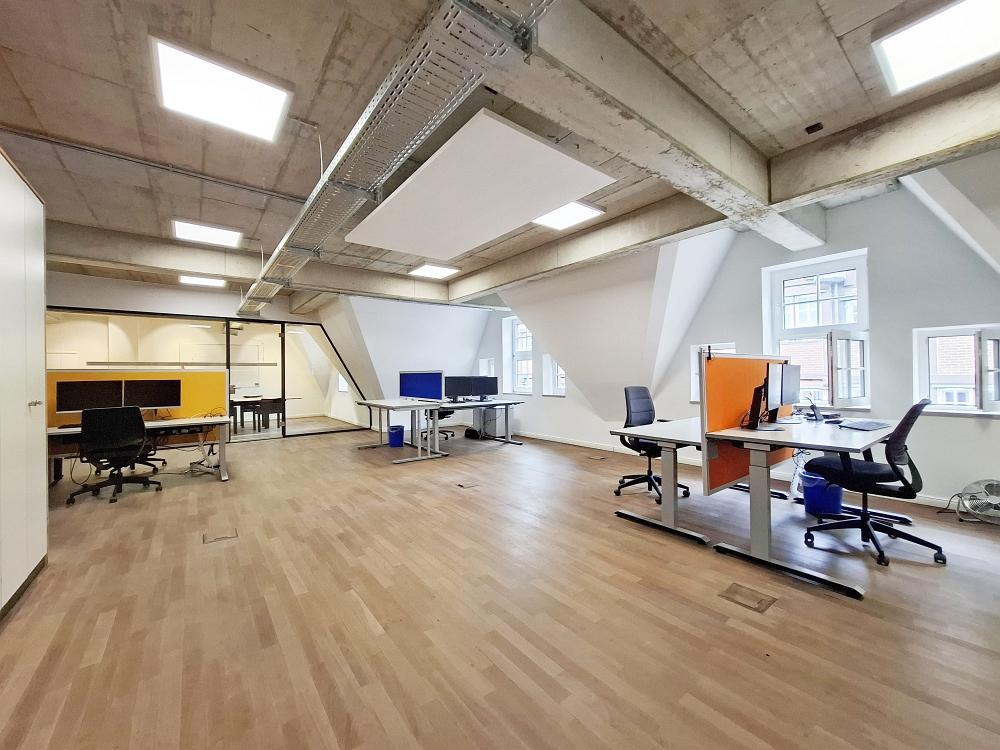 247m² Office in Hamburg-Mitte, Germany No. 294235