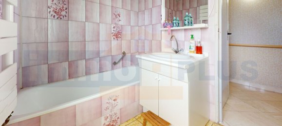 2 bedrooms House in Saint-Cyr-l'Ecole, France No. 182088 2