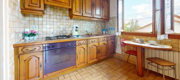 2 bedrooms House in Saint-Cyr-l'Ecole, France No. 182088 3