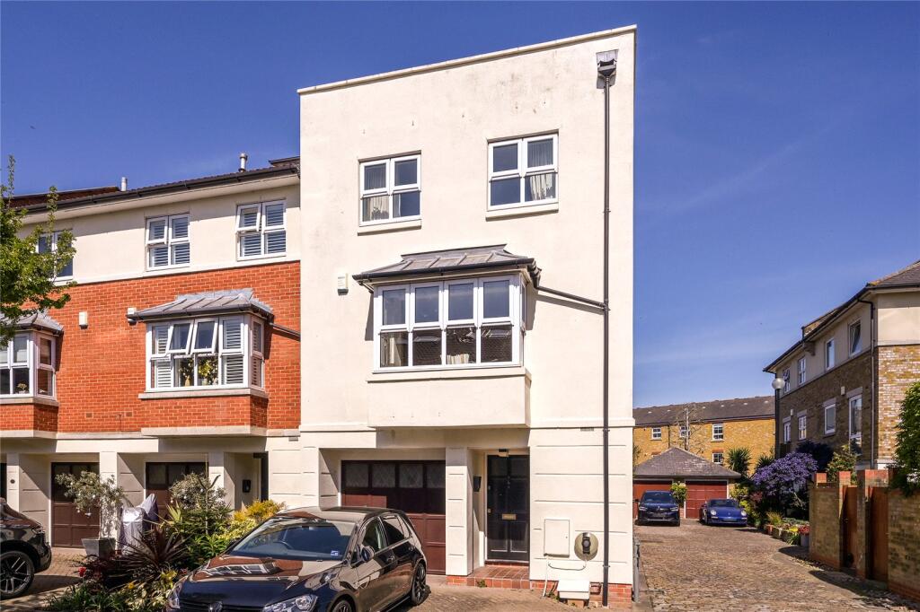 4 bedrooms Commercial property in London, United Kingdom No. 5267