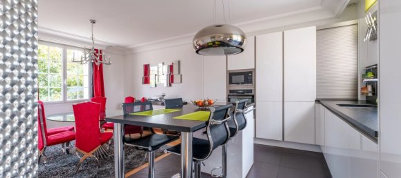 4 bedrooms House in Tours, France No. 54283 2