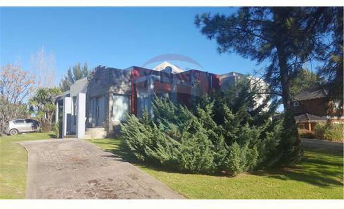 3 bedrooms House in Pilar, Argentina No. 6072