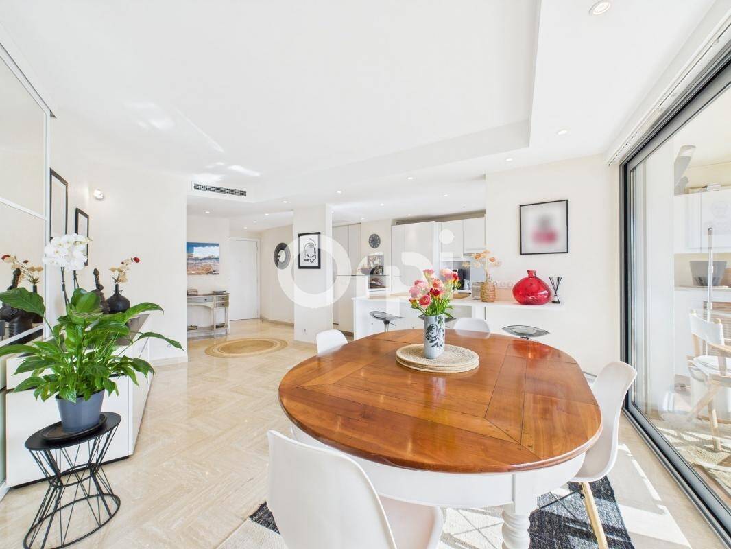 Квартира с 2 спальнями в Мандельё-ла-Напуль, Франция № 277741