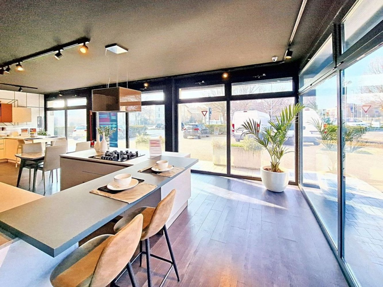 272m² Commercial property in Reggio Emilia, Italy No. 371943