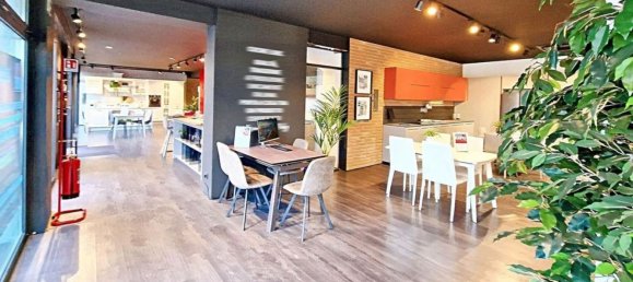 272m² Commercial property in Reggio Emilia, Italy No. 371943 2