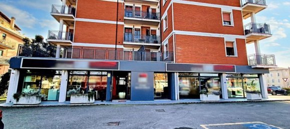 272m² Commercial property in Reggio Emilia, Italy No. 371943 16