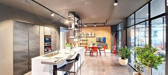 272m² Commercial property in Reggio Emilia, Italy No. 371943 6