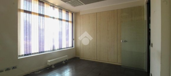 Gewerbliche Immobilie in Verdello, Italy 260m², Nr. 269355 2