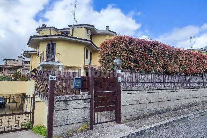 Casa de 5 dormitorios en Lariano, Italy No. 190518