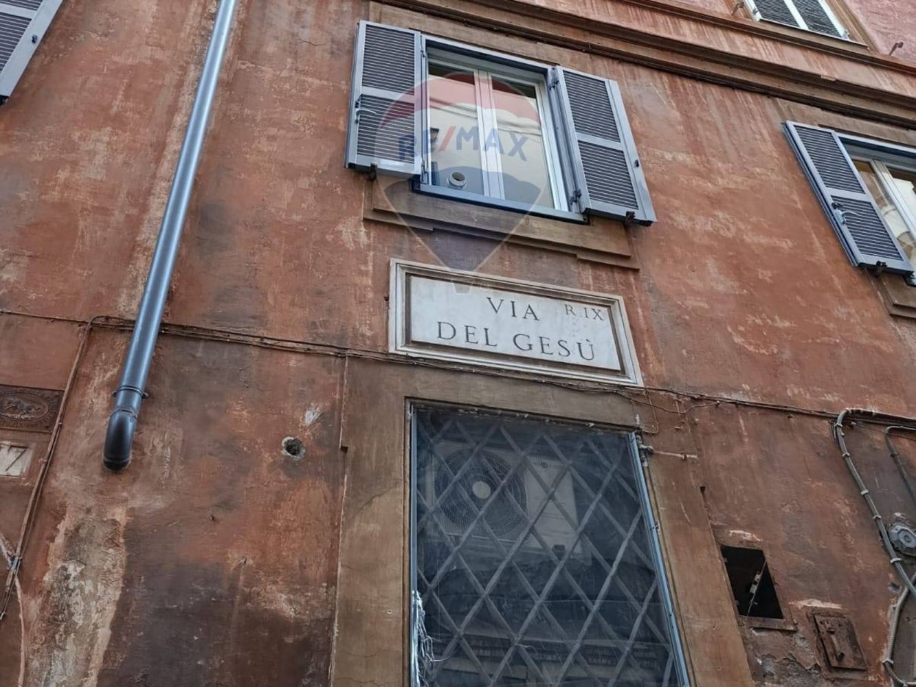 2 rooms Commercial property in Rome, Italy No. 356197